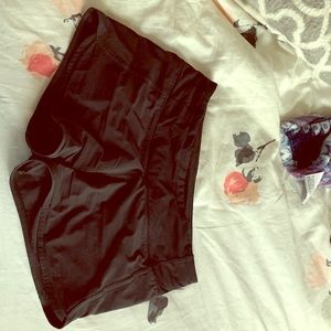 Lululemon Shorts SIZE 4